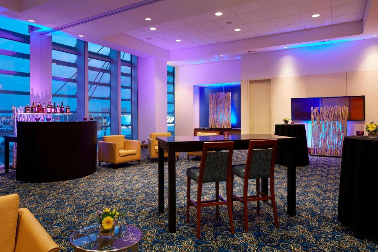 มอนทรีออล แอร์พอร์ต แมริออท อิน - เทอร์มินอล โฮเต็ล Hotel ดอร์วาล ภายนอก รูปภาพ